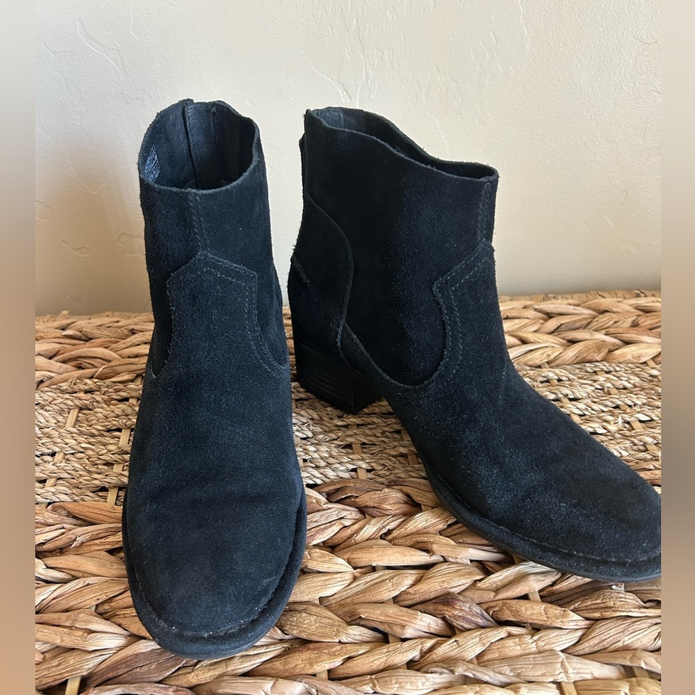 UGG Bandara Women’s Black Suede Ankle Boot